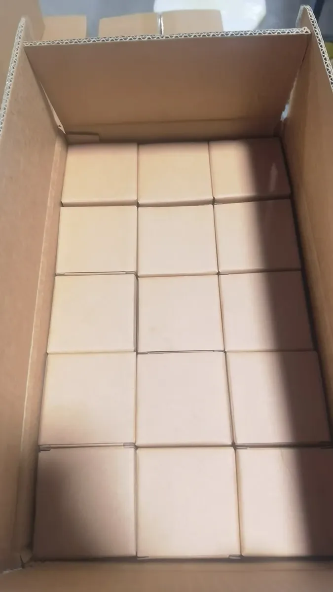 Neutral boxes inside an outer carton